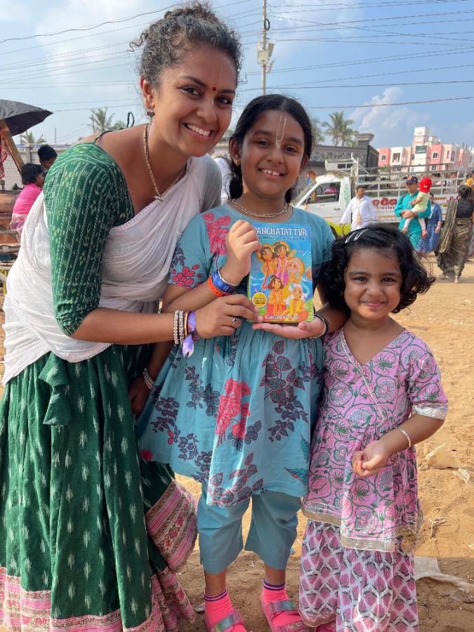 Young readers with Mandakini books